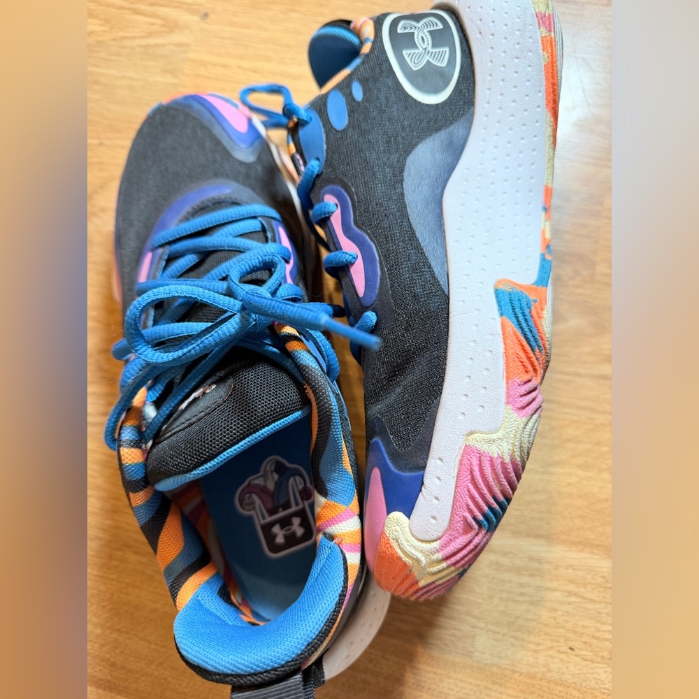 Under Armour unisex ' Black and Blue Sneakers